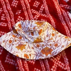 NWT adjustable flower print bucket hat